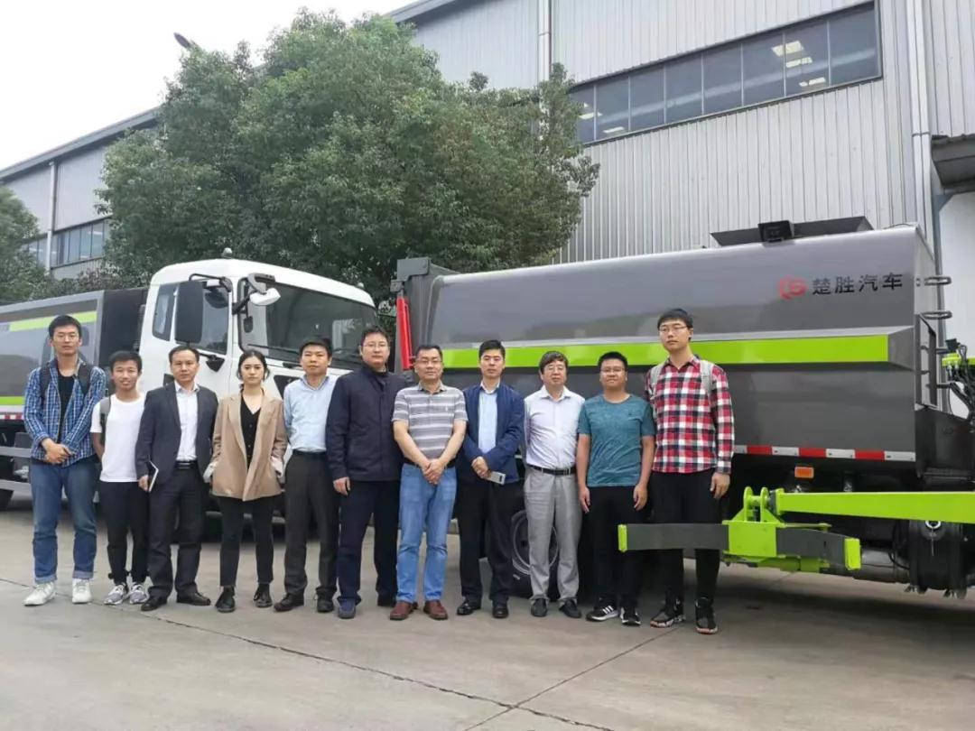 驚艷！“智能機械臂”自裝卸式垃圾車震撼問世